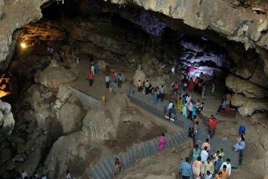 Patal Bhuvaneshwar Cave Temple